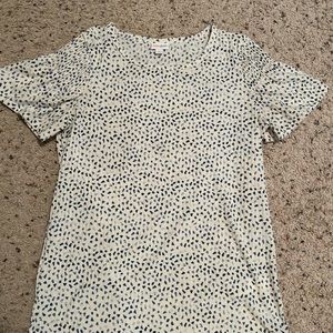 Lularoe shirt, worn twice . Never put in dryer . Small